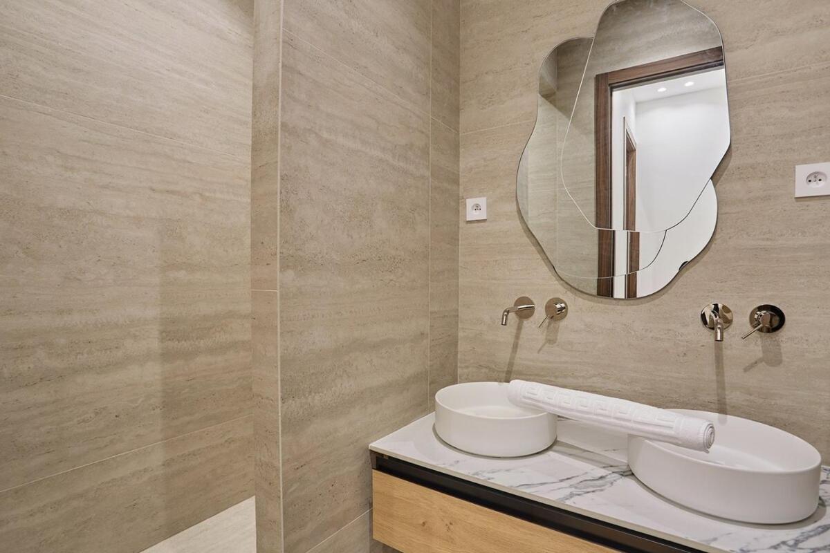 On The Champs Elysees Apartment Paris