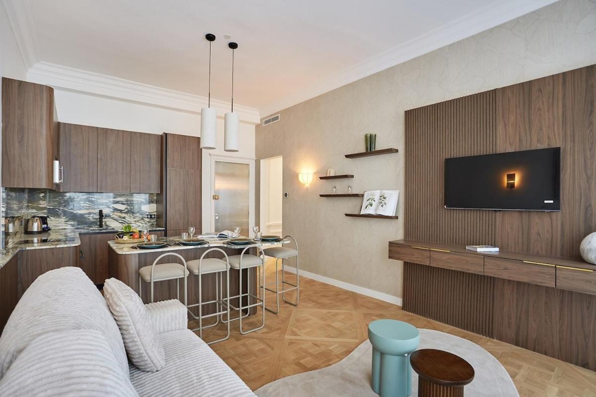 Apartment On The Champs Elysees