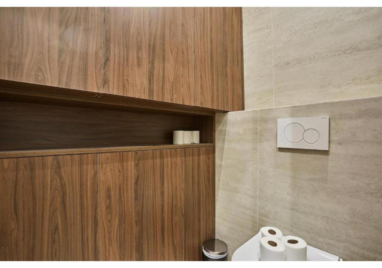 Apartment On The Champs Elysees